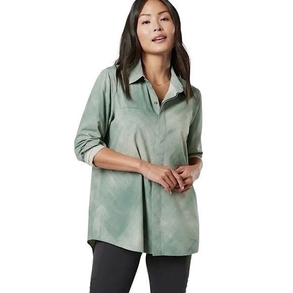 Athleta Tops - ATHLETA Urbanite Stretch Flow Button Up Long Sleeve Top Shirt M Green Printed